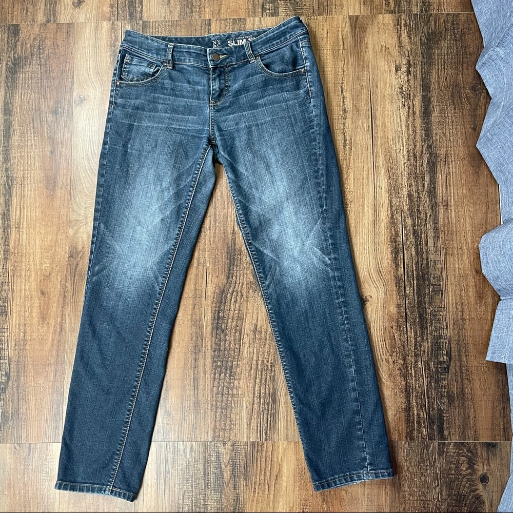 NEW YORK & COMPANY NY&C Slim Slouch Jeans 6 (Sits at Lower Waist)
